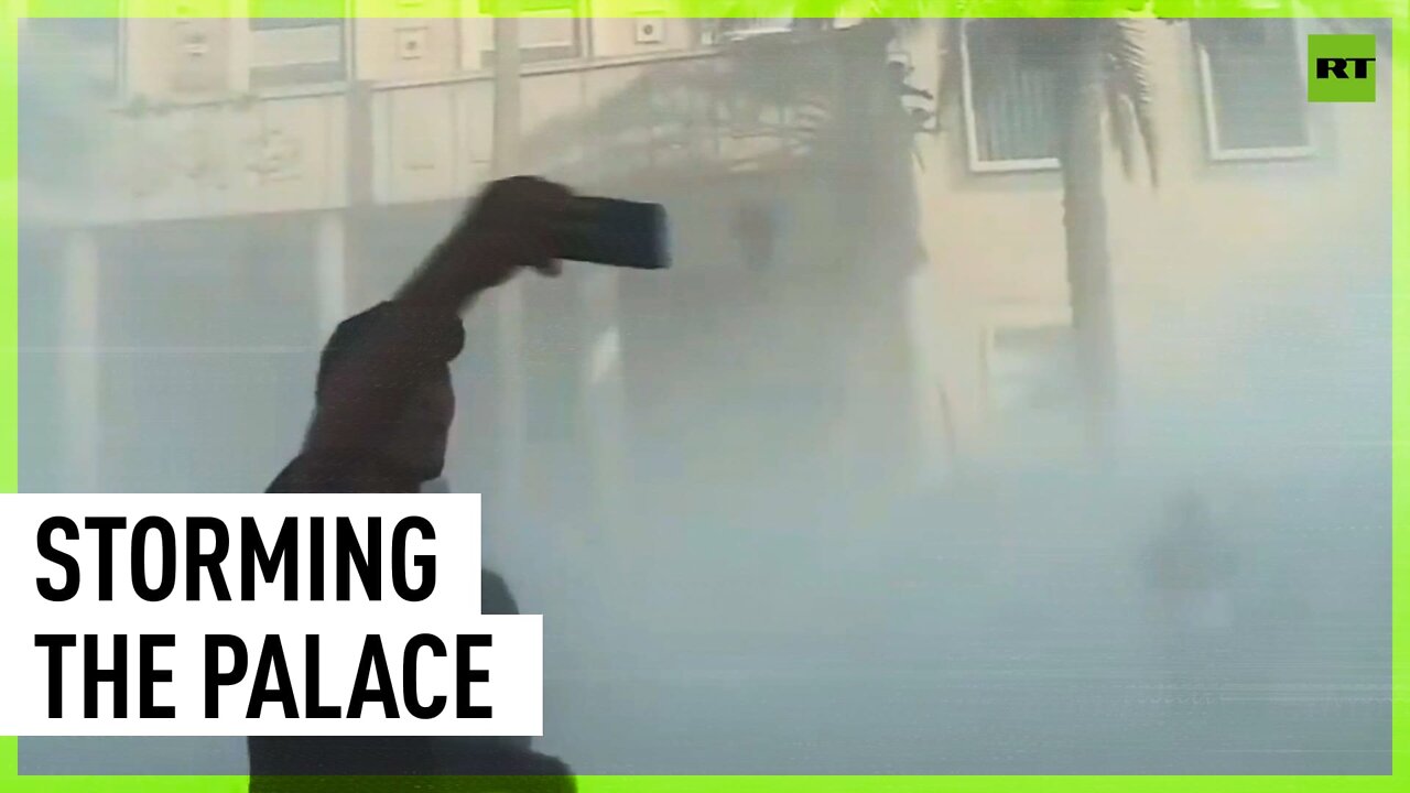 Tear gas & songs | Al-Sadr followers storm Baghdad's presidential palace