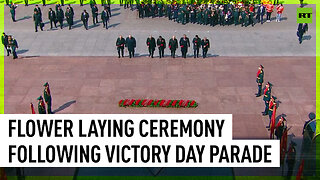 President Putin, attending leaders lay flowers at Tomb of the Unknown Soldier