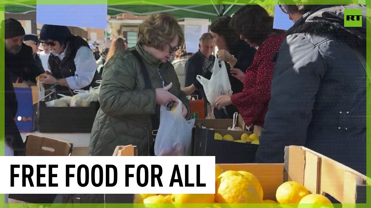 Spanish farmers give away free goods to Toledo locals