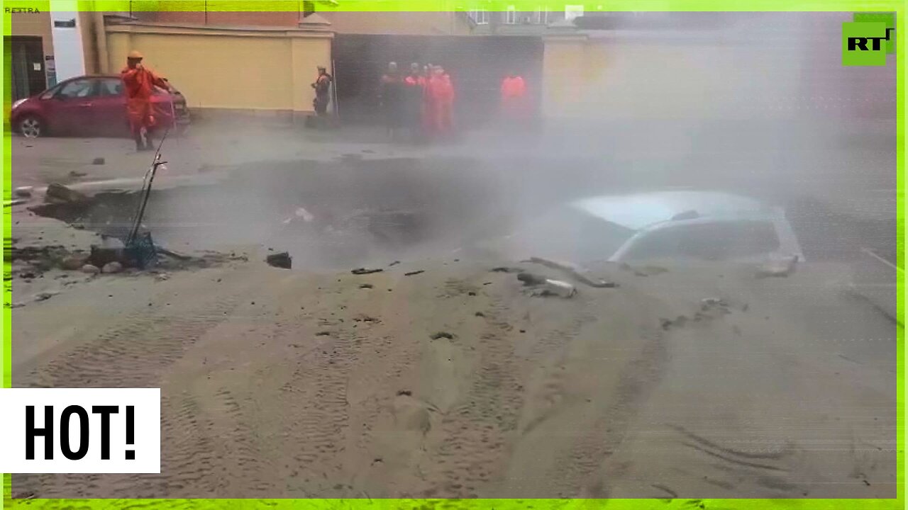 Boiling water pipe bursts in St. Petersburg