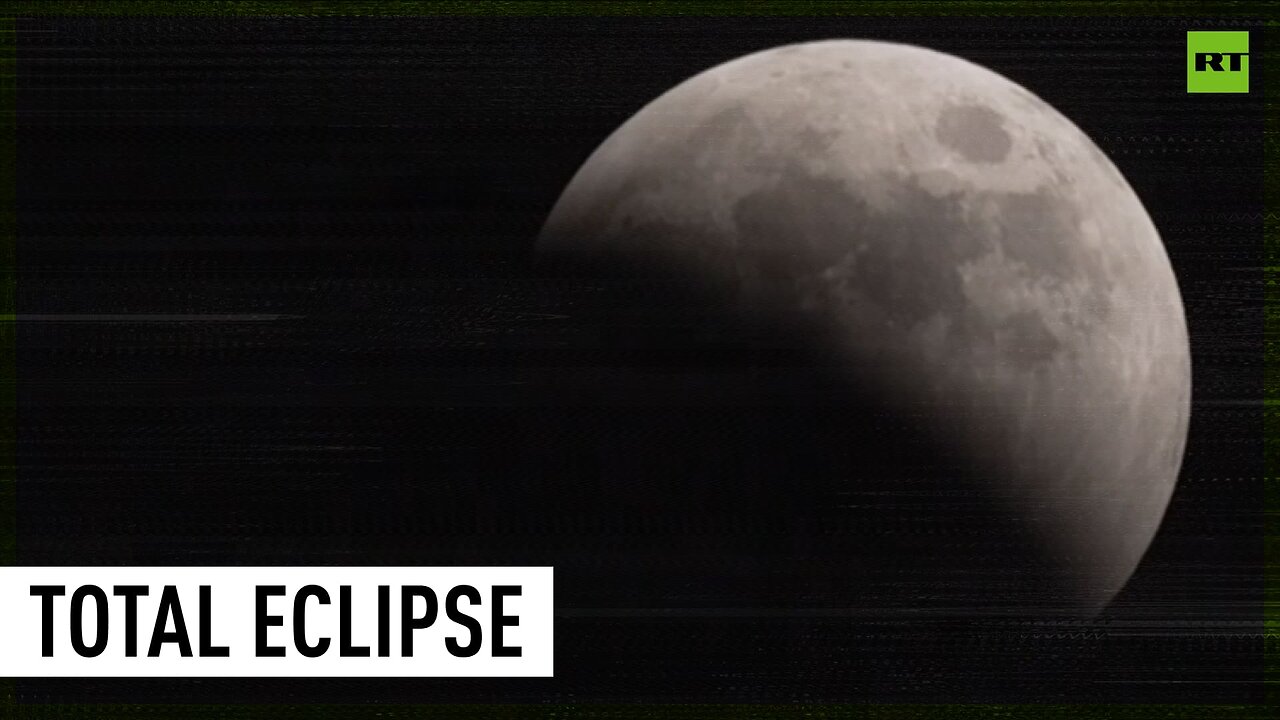 Total lunar eclipse adorns Tokyo skies