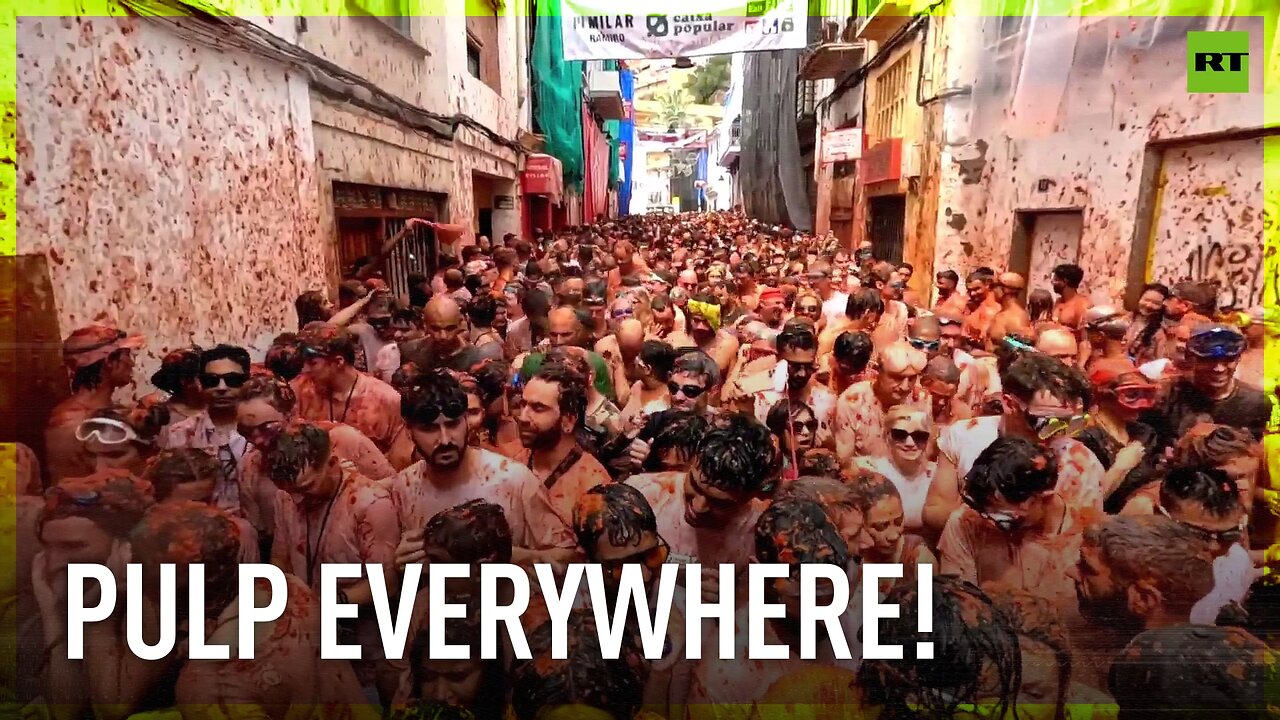 Tens of thousands partake in battle of tomatoes at 'La Tomatina' festival