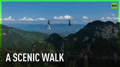 Slackliners compete at over 1,000 meters altitude in China