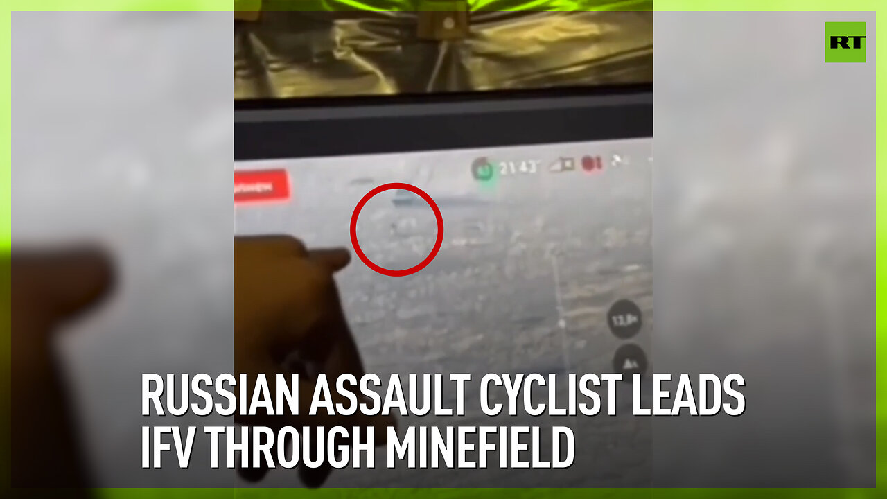 Russian assault cyclist leads IFV through minefield