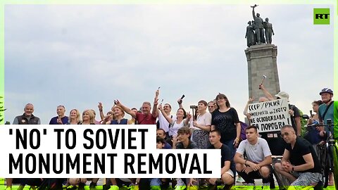 Sofia's residents protest with hammers against plans to remove Soviet monument