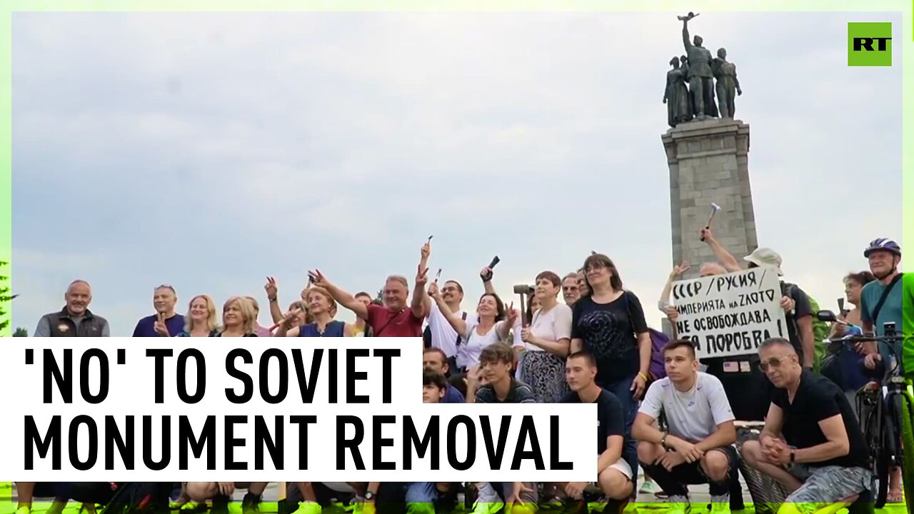 Sofia's residents protest with hammers against plans to remove Soviet monument