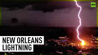 Mesmerizing lightning strikes Louisiana