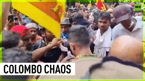 Sri Lankan protesters reach presidential secretariat building