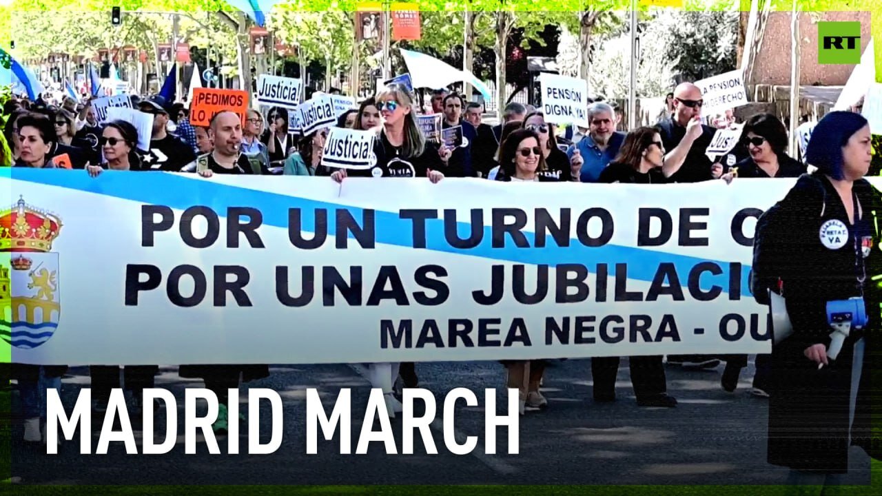 Lawyers march in Madrid demanding decent pensions