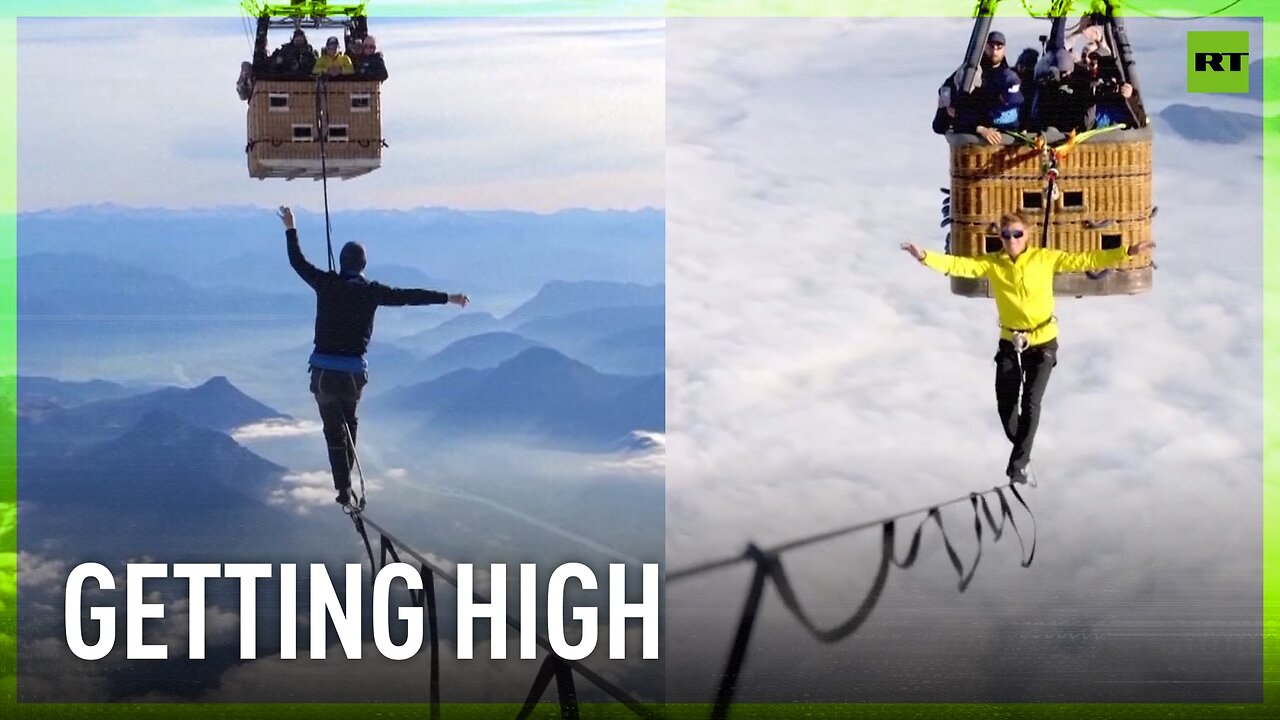 Holding the balance! | Slackliners walk between balloons at a breathtaking height of 2,500 meters