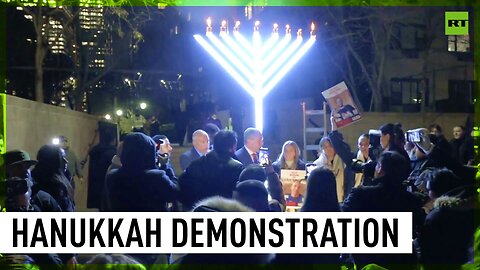 NYC Hanukkah ceremony turns into demonstration | Hundreds call for Israeli hostages release