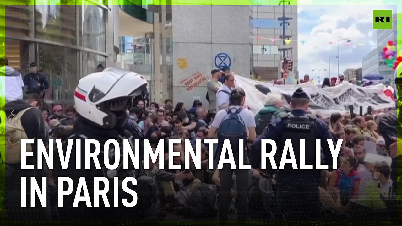 Environmentalists protest TOTAL in Paris