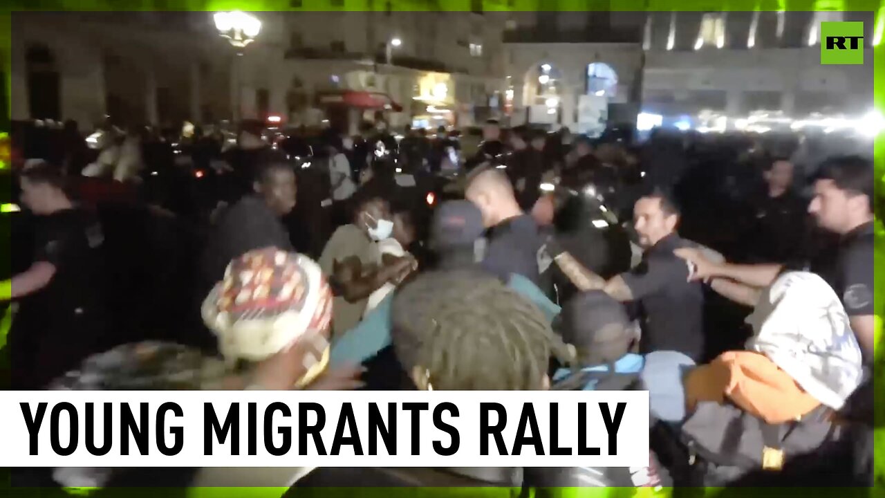 Violent clashes erupt between Paris police and young migrants