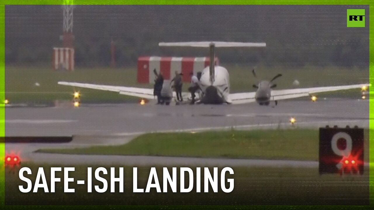 Plane makes emergency landing without landing gear