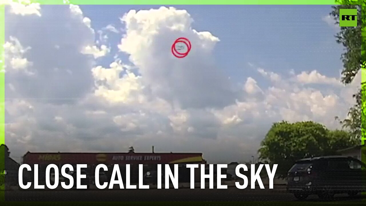 Optical illusion or real close call? | 2 planes narrowly escape collision in US