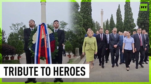 Russian officials lay flowers at monument on last day of trip to China