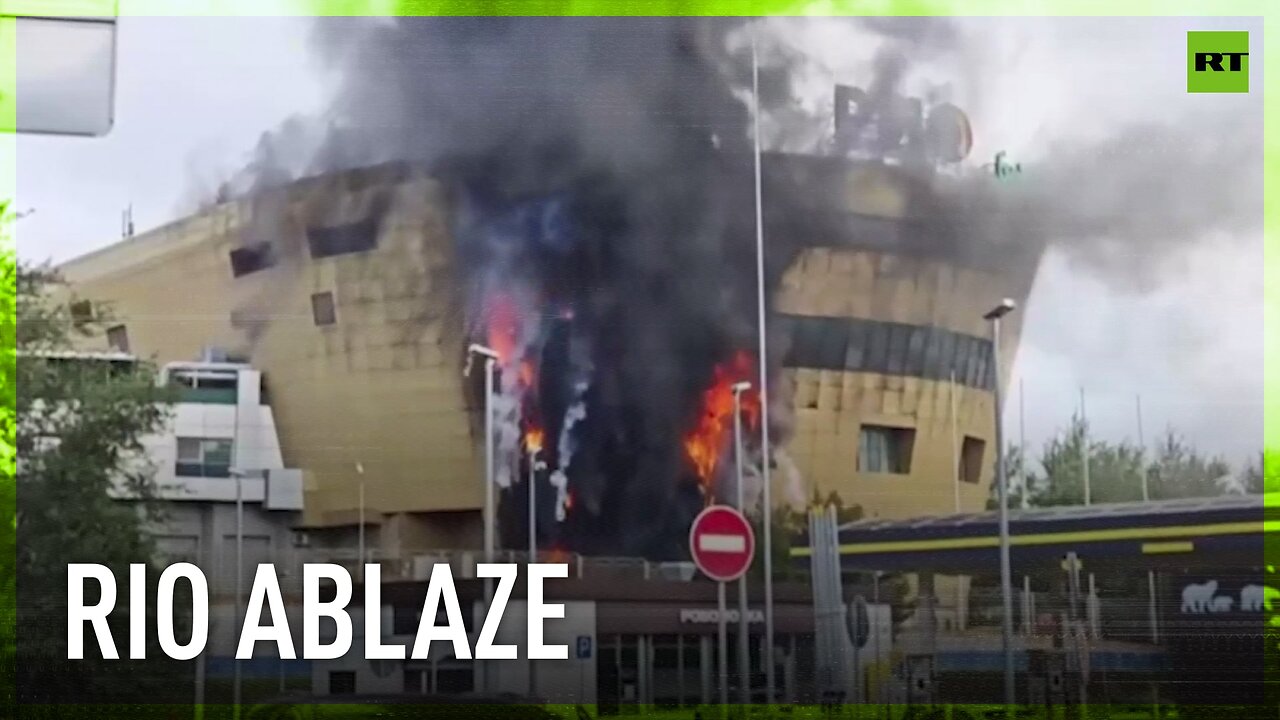 Moscow mall up in flames