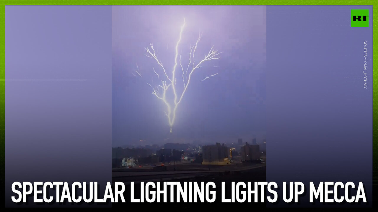 Spectacular lightning lights up Mecca