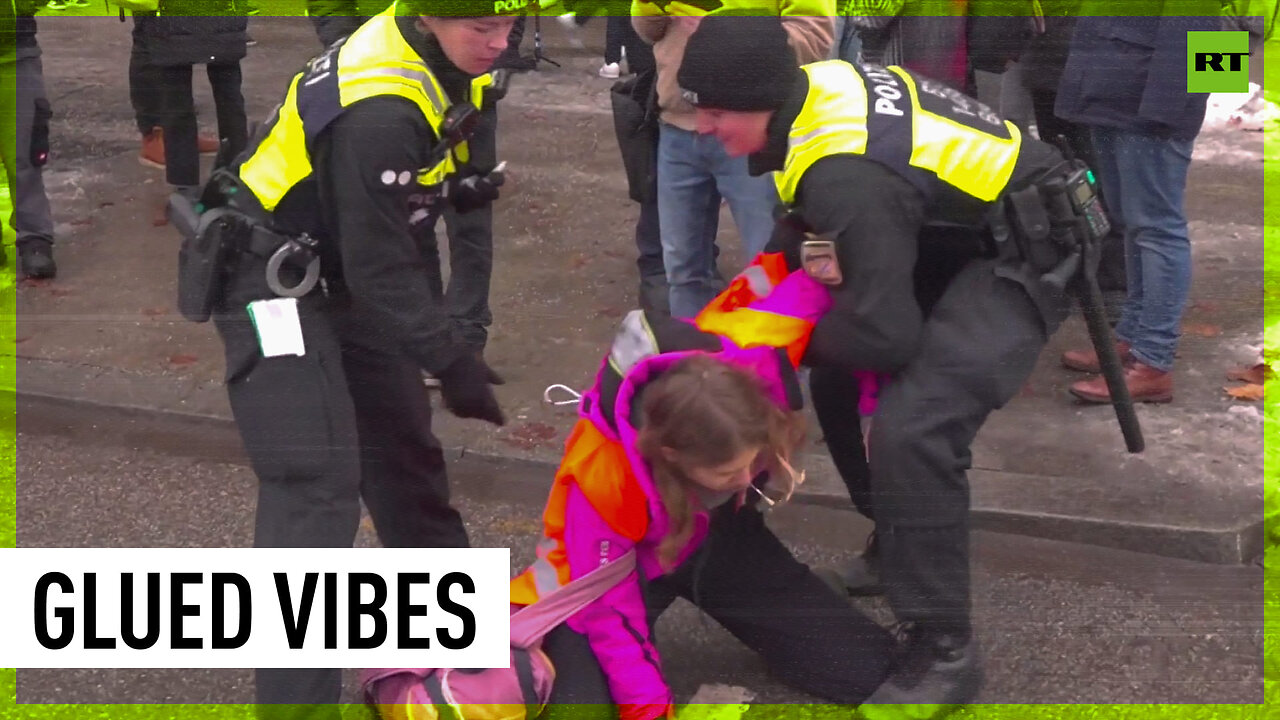 Climate protesters glue themselves to road in Munich