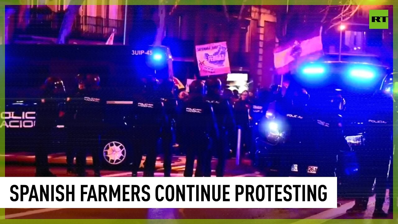 Police vs farmers | Protesters try to block Madrid's main road