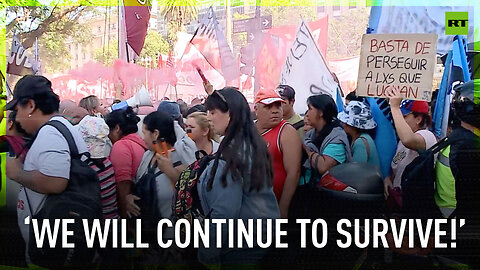 Protesters scuffle with Buenos Aires police