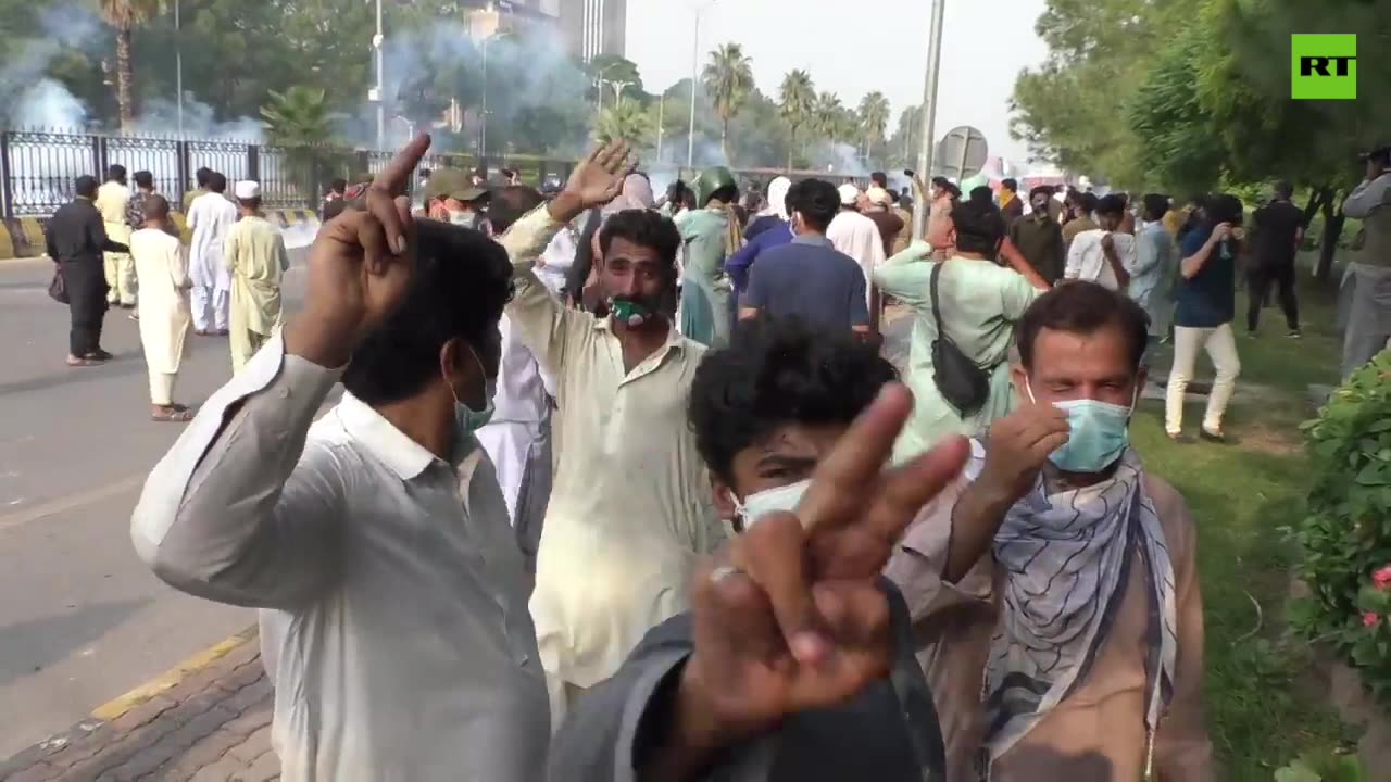 Tear gas used against former Pakistani PM supporters in Islamabad