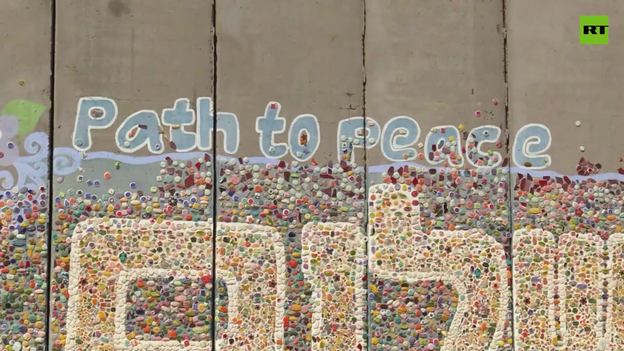 Artist turns concrete wall on border between Israel and Gaza into peace message