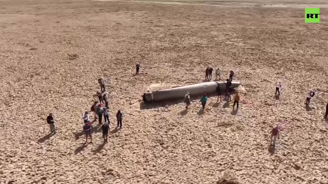 Hikers find large part of missile in the Israeli desert