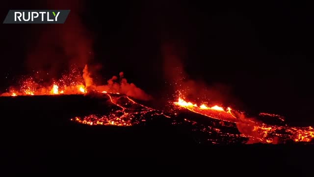 Fagradalsfjall volcano eruption causes new crack to open