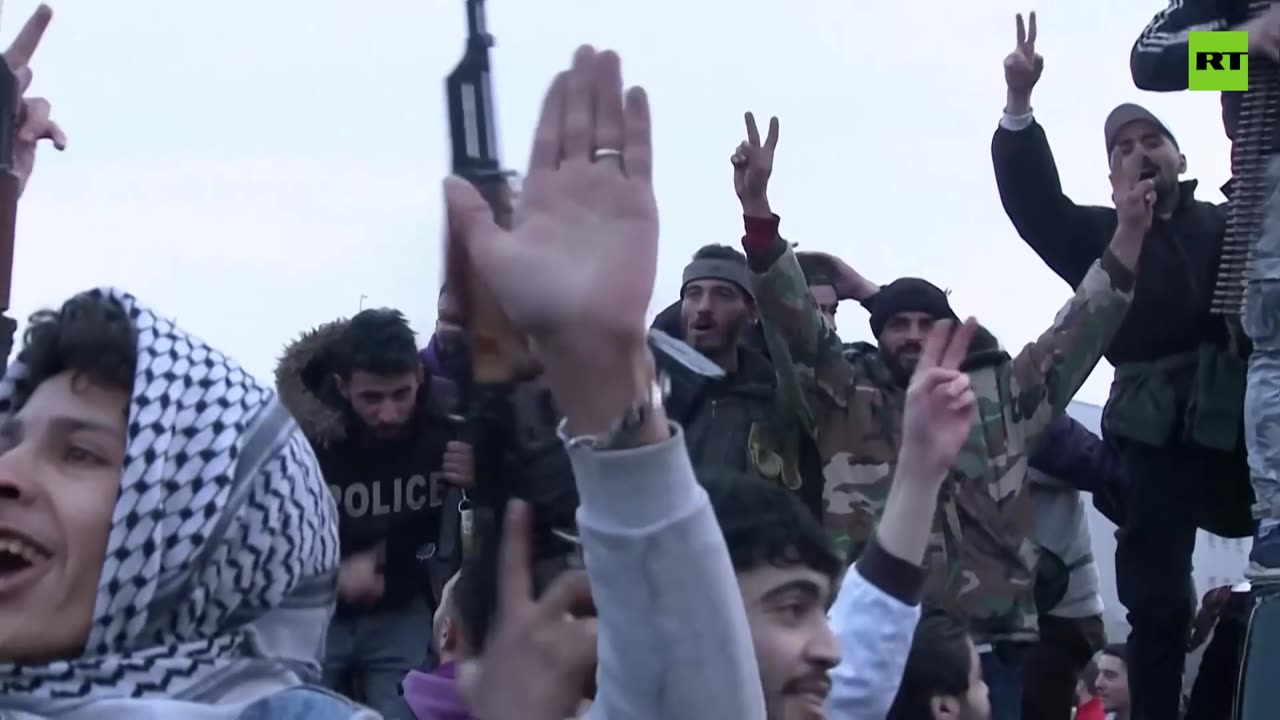 Syrian militants and theirs supporters take to the streets of Damascus