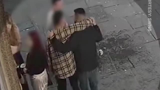 Hugger-muggers | Brazen conmen steal THOUSANDS of pounds worth of phones