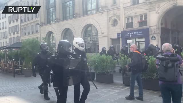 Paris rally against health pass and new measures descends into chaos