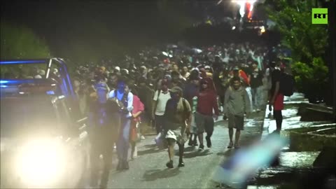 Hundreds of migrants depart for US from southern Mexico