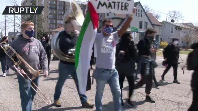 Armed rally | Michigan protesters demand justice for man killed in police custody