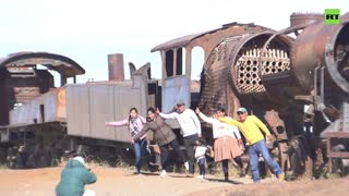 All aboard! Oh, wait – too late... | Bolivian desert hosts train ‘cemetery’