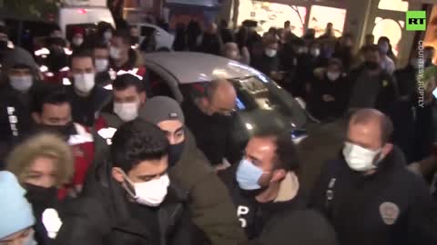 PLUMMETING currency sparks MASS violent rally in Istanbul