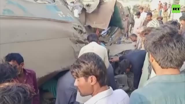 At least 37 killed and dozens injured after 2 express trains collide in Pakistan