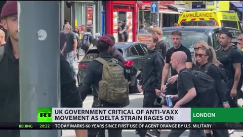 Anti-vaxxers protesting health pass try to storm BBC offices