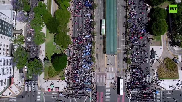 Argentinians rally in their thousands for social spending and salary increases