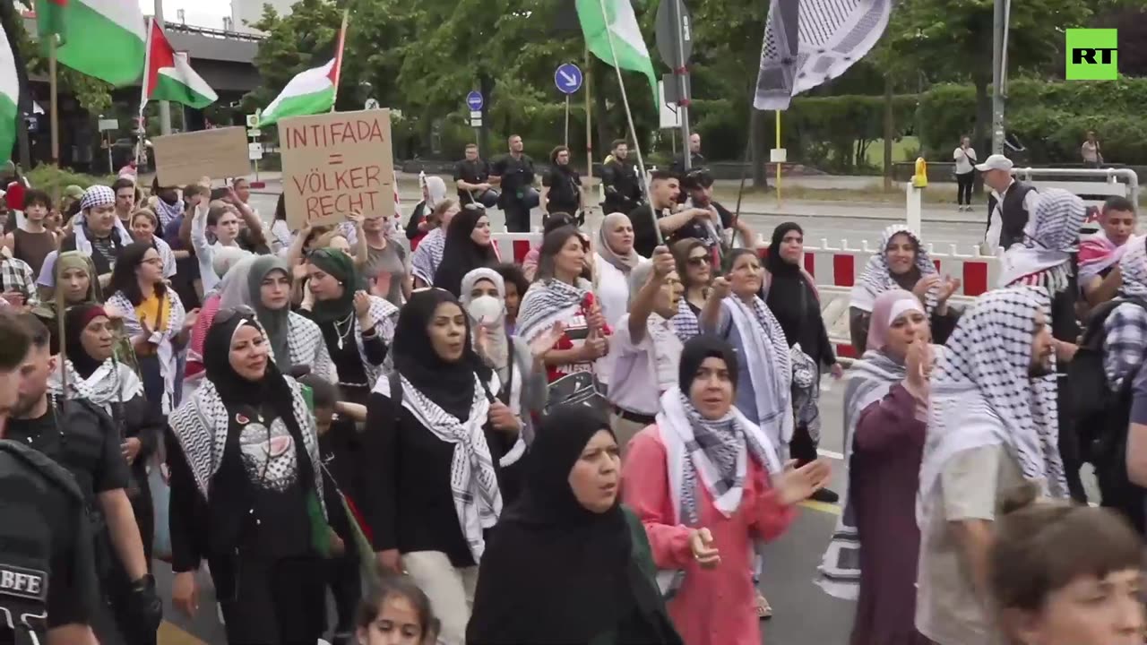 Pro-Palestinian rally met with counter-protest in Berlin