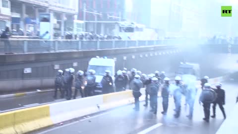 Anti-COVID measure protesters DOUSED by water cannons in Brussels