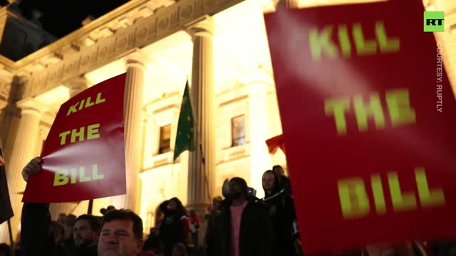 Melbourne protesters DECRY govt's COVID measures