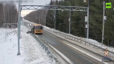 Karma strikes hard! An unsuccessful attempt to bring home a Christmas tree