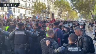 Yellow Vests scuffle with police at anti-COVID pass protest in Paris