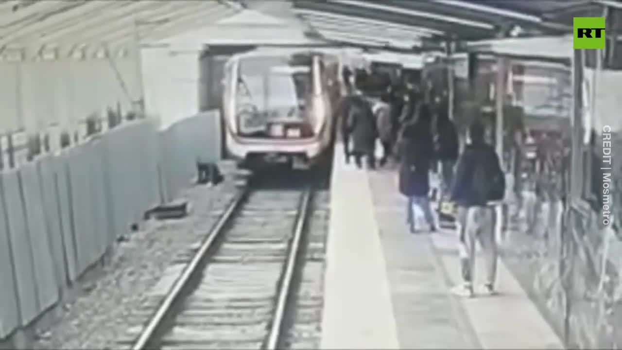 Man who jumped under Moscow Metro train saved by driver’s quick thinking