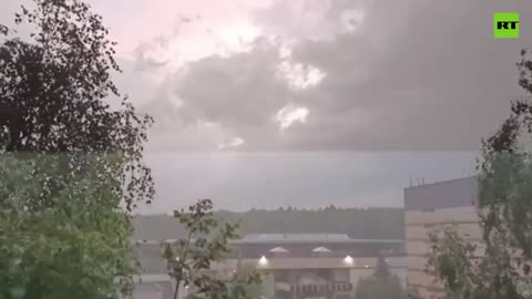 Thunder and lightning hit Moscow
