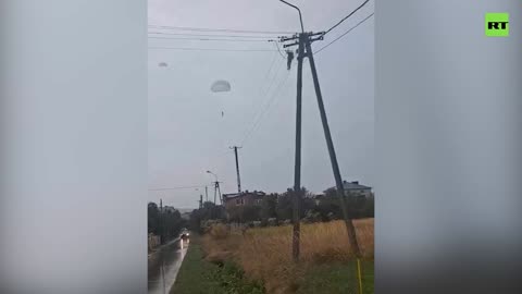 Polish paratroopers fail their 'superhero landing'