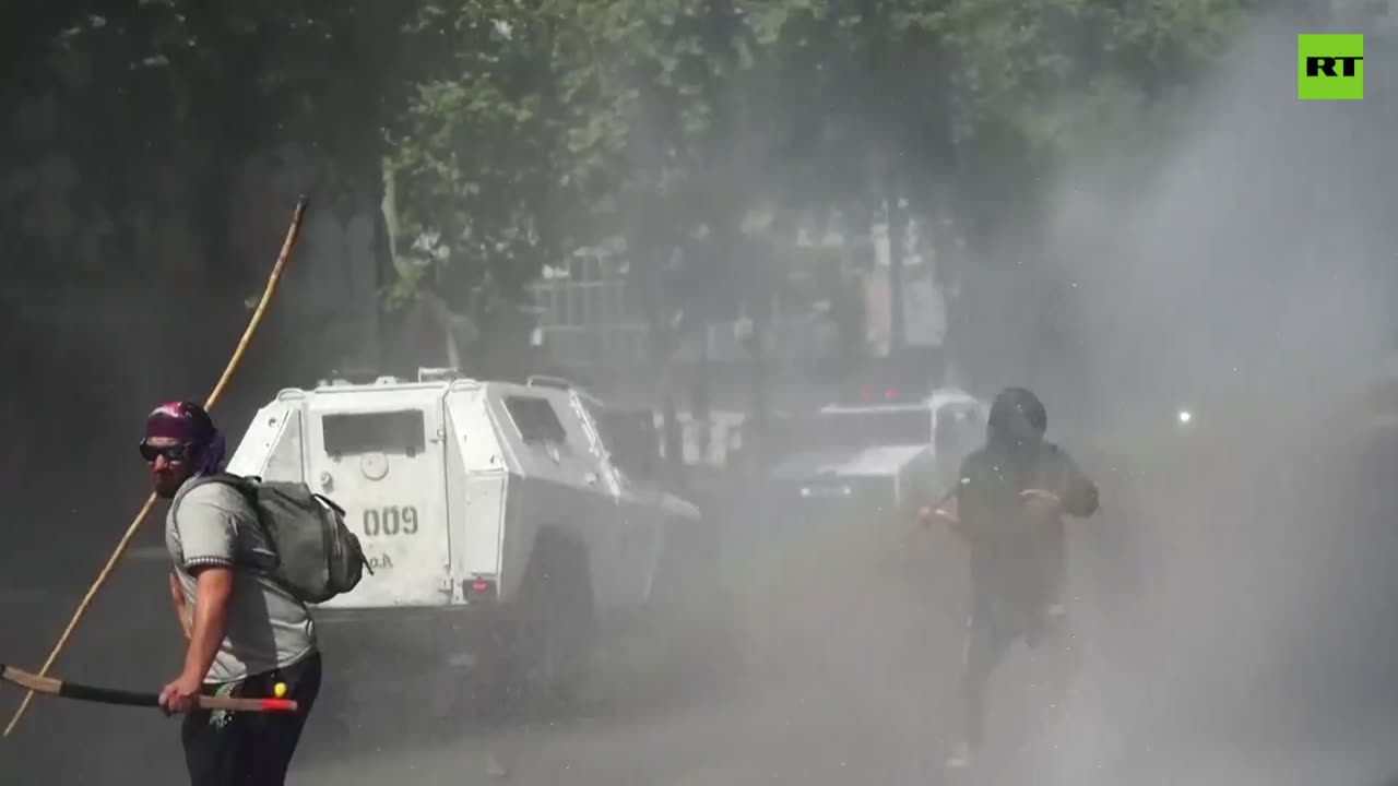 Water cannons, sticks and stones | Clashes erupt as Mapuche Indigenous people march in Chile