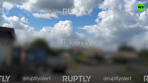 Ruptly film crew in near miss from Ukrainian shelling