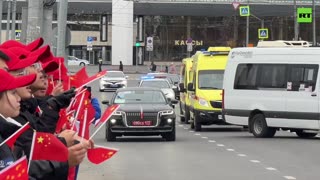 ’Welcome to Russia!’ | Supporters greet Xi Jinping outside his hotel in Kazan